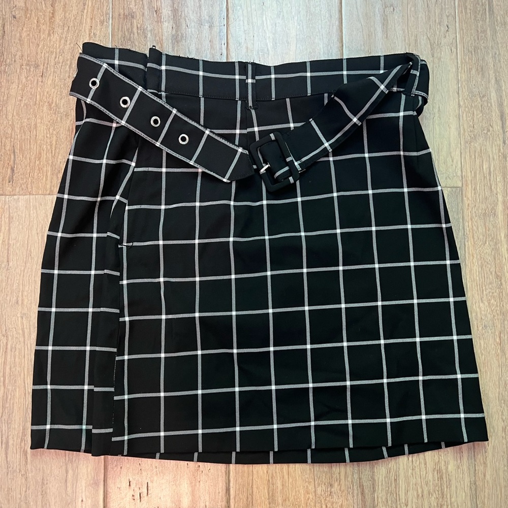 Black and white plaid skirt with belt
